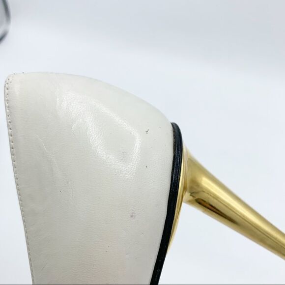 Stuart Weitzman Vintage Ivory Pointed Toe Pump w/Gold Metal Stiletto Heel 7.5 - Picture 3 of 16